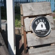 1) ezoraの宿の目印です。