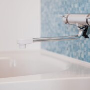 10)バスタブ付き浴室です